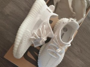 yeezy380 蜜桃粉和白色：时尚默契，打造独特魅力